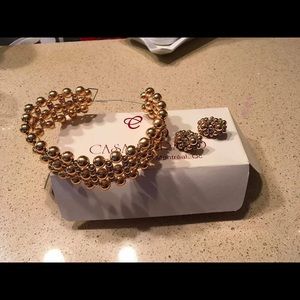 Brand new gold hair piece  and clip on earrings.